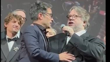 VIDEO: Gael García y Guillermo del Toro se echan un palomazo en Cannes 2022