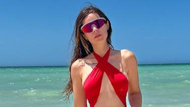 Camila Sodi cautiva a todos haciendo yoga en bikini frente al mar