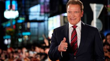 Arnold Schwarzenegger y Monica Barbaro protagonizarán una serie de espionaje en Netflix