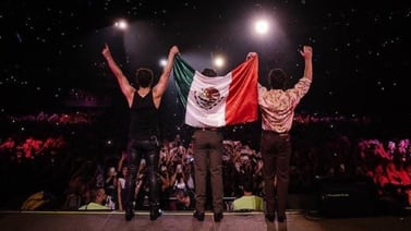 Jonas Brothers muestra su colección de doctores Simi tras sus conciertos en México