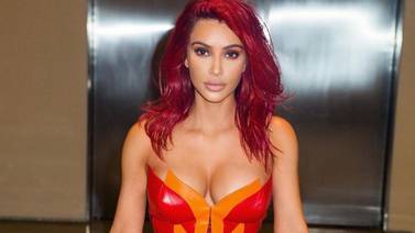 Kim Kardashian “on fire”, el sexy atuendo rojo de la socialité