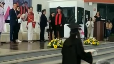 Niño felicita a su mamá en plena graduación: “Sí se pudo mami, te amo”