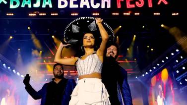 Banda MS presente en el festival de reguetón "Baja Beach Fest"; canta junto a Becky G