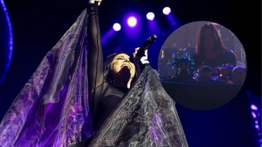 Amy Lee, vocalista de Evanescence, enterneció a sus fans mexicanos al intentar presumir todos los regalos que recibió en su concierto