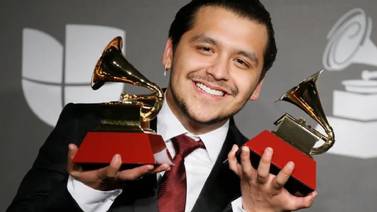 Christian Nodal toma alcohol en sus premios Grammy y confesó que para él no valen nada