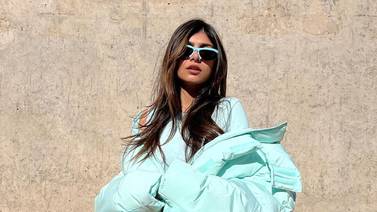 Mia Khalifa enamora a millones en Instagram con body azul turquesa 