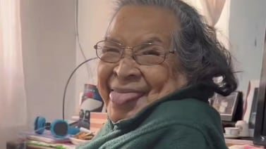 VIDEO VIRAL: Joven graba a su abuelita usando la Alexa que le regaló