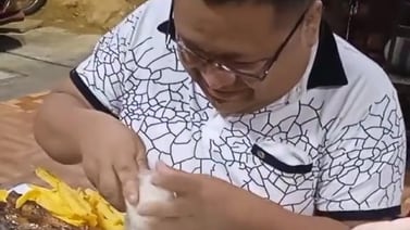 VIDEO VIRAL: Hombre lleva su propio arroz a restaurante para llenarse