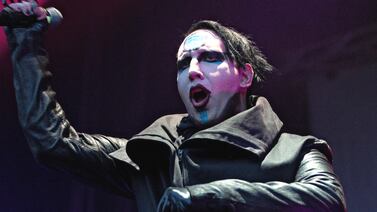 ¡Marilyn Manson enfrenta nueva demanda por escupirle y sonarse la nariz en la cara de una fotógrafa!