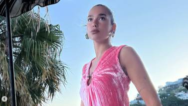 Dua Lipa enamora a sus seguidores con fotos en bikini desde Grecia