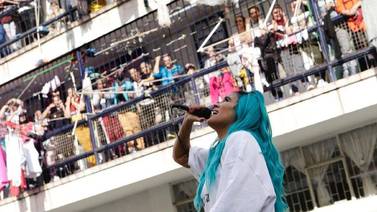 Karol G da concierto en cárcel para mujeres en Bogotá  