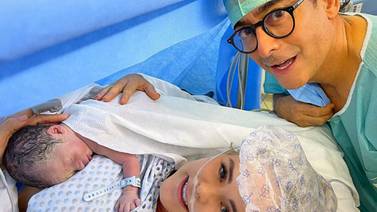 Adal Ramones comparte fotografías de su hijo recién nacido en redes sociales
