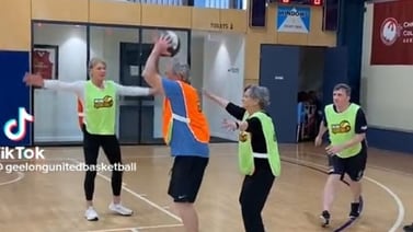 “Abuelitos” jugando basquetbol se vuelven virales en TikTok