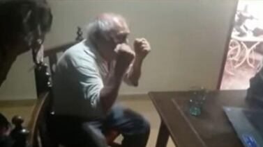 "Eres el gol de mi vida": Abuelito festeja por Zoom que su nieto se recibió de abogado