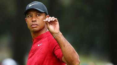Tiger Woods se recupera tras aparatoso accidente; le colocan tornillos en pierna