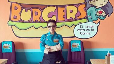 Violeta Isfel cae en depresión; cierra su local de hamburguesas