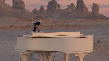 ¡Inesperado! Julieta Venegas canta junto a Bad Bunny en "Lo siento bb" de Tainy