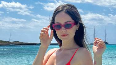 Camila Sodi disfruta de sus vacaciones en España y presume su cuerpazo sumiendo la panza