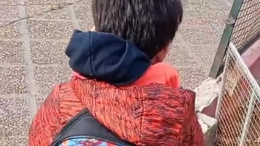Argentina: Mamá se vuelve viral al mostrar lo que encontró en la mochila de su hijo