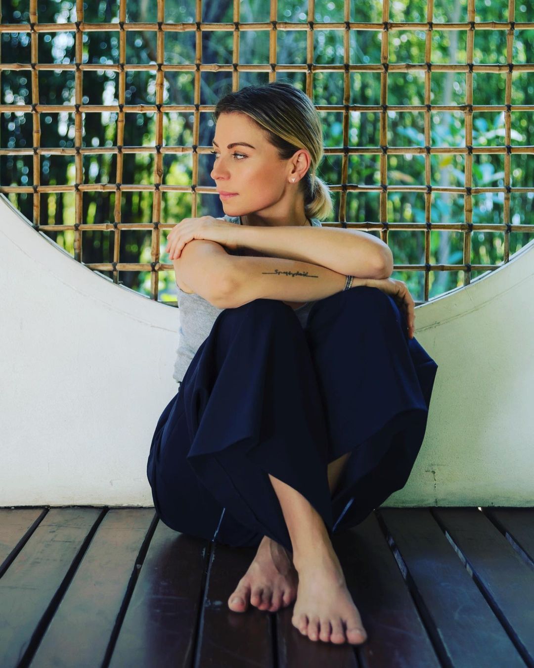 Ludwika Paleta alborota Instagram posando en topless desde la ducha