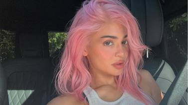Kylie Jenner revive su iconico cabello rosa en un retorno deslumbrante