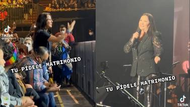 Ana Gabriel 'le declara su amor' a Kate del Castillo durante concierto en Los Ángeles