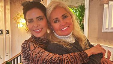 Gloria Trevi y elenco de "Ellas soy yo" Rinden emotivo homenaje a Carla Estrada en su despedida de Televisa