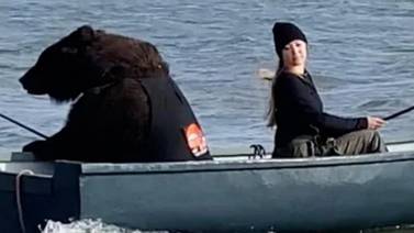 VIDEO VIRAL: Mujer lleva de pesca a su oso y causa revuelo en todo internet 