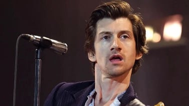 Arctic Monkeys estrena el videoclip de “There’d Better Be A Mirrorball”, primer sencillo de su nuevo disco