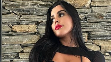Lily Adrianne sorprende a sus seguidores de Instagram con su traje de baño negro