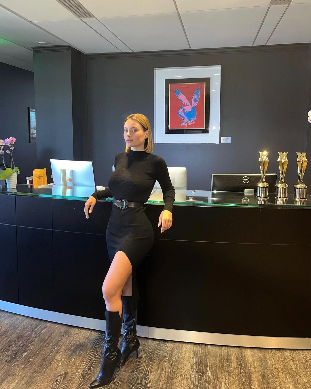 Lana Rhoades enseña sus curvas con un bodysuit de su colección | En El