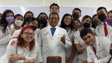 Alumnos compran pastel a su maestro por su cumpleaños sin saber que es diabético