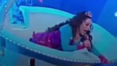 VIDEO: Tatiana estuvo a punto de darse un espapirifáctico golpe en el escenario 