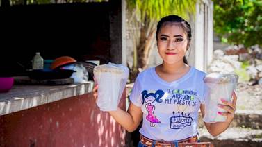 Quinceañera usa comida y dinero de su fiesta para apoyar a afectados por el Covid-19