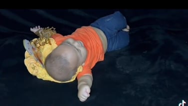 VIDEO VIRAL: Bebé termina embarrado de pastel en sesión fotográfica