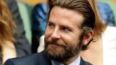 Critican a Bradley Cooper por usar prótesis de nariz para interpretar director de orquesta judío