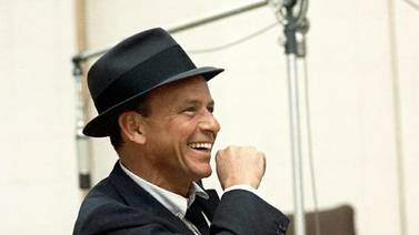Los Fans de Frank Sinatra recuerdan al cantante tras 23 años de su partida 