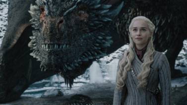 Emilia Clarke revela que lloraba en sus escenas sexuales en “Game Of Thrones”
