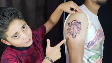 VIRAL: ¡Eso tilín! Niño de 11 años consigue trabajo como tatuador por su gran técnica