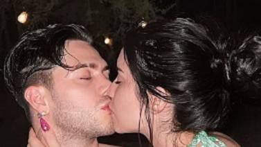 Kimberly Loaiza y JD Pantoja antojan con romántico beso dentro de jacuzzi 