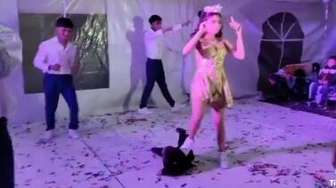 VIDEO VIRAL: Quinceañera pisa a niño que se atravesó en su baile