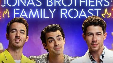 Los Jonas Brothers se ríen de sí mismos con su especial de comedia “Family Roast”