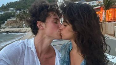 Camila Cabello y Shawn Mendes celebran sus dos años juntos con viaje a la playa