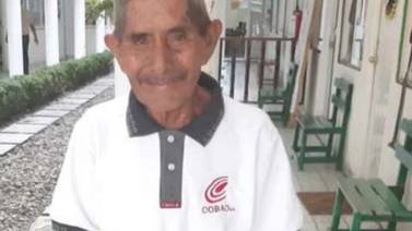 Abuelito se gradúa de la prepa a sus ¡80 años!; lucha por ser un profesionista