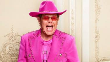 Elton John pospone su gira por Europa a causa de una caída aparatosa