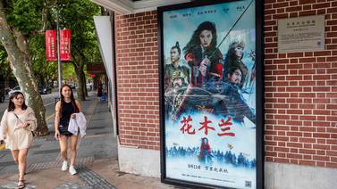 Critican a Disney por agradecer en "Mulan" a las autoridades chinas 