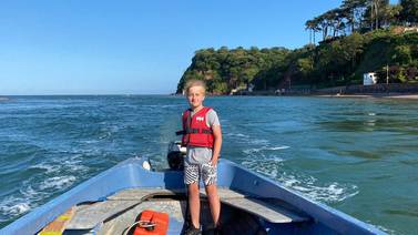Niño de 10 años salva a kayakista de morir ahogada