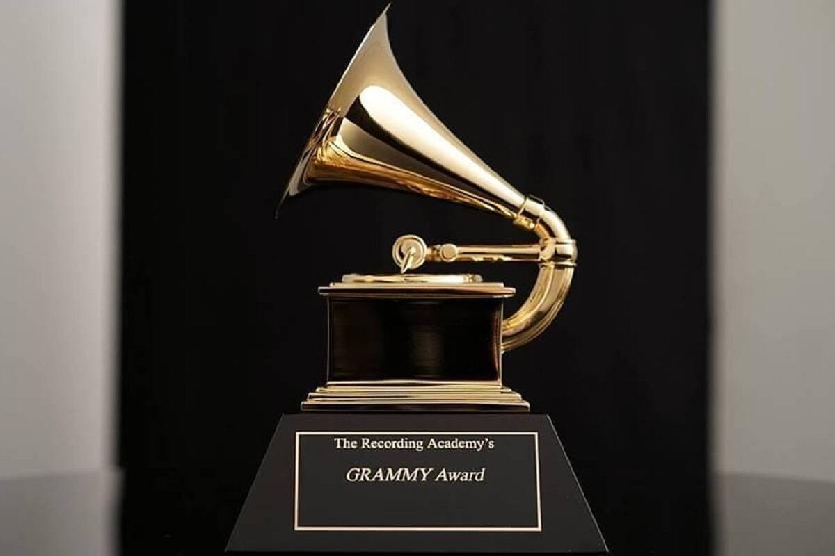 Variante Ómicron obliga a posponer los premios Grammy