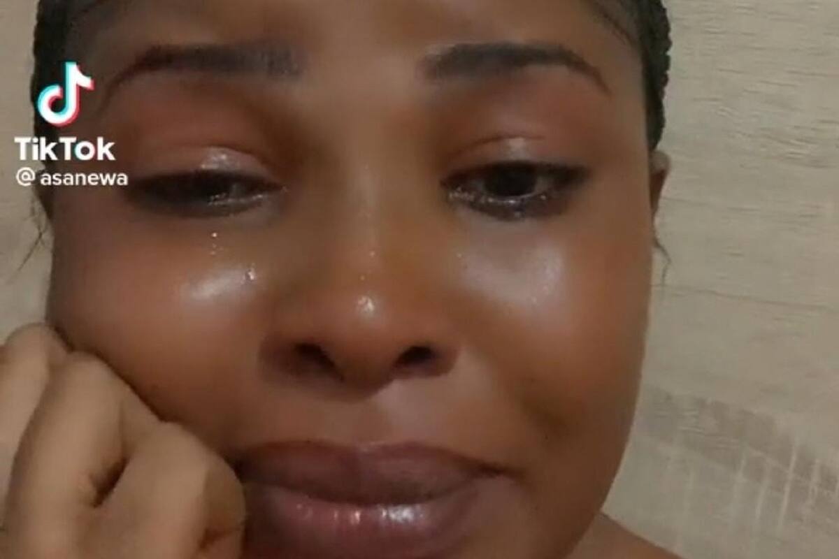 Mujer llora en TikTok al estar a punto de cumplir 30 años soltera y sin hijos