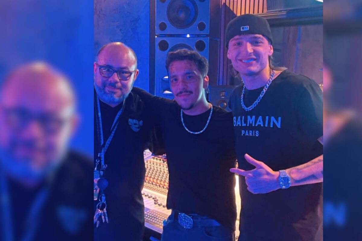 Christian Nodal comparte foto junto a Peso Pluma en estudio de grabación, ¿se viene colaboración?